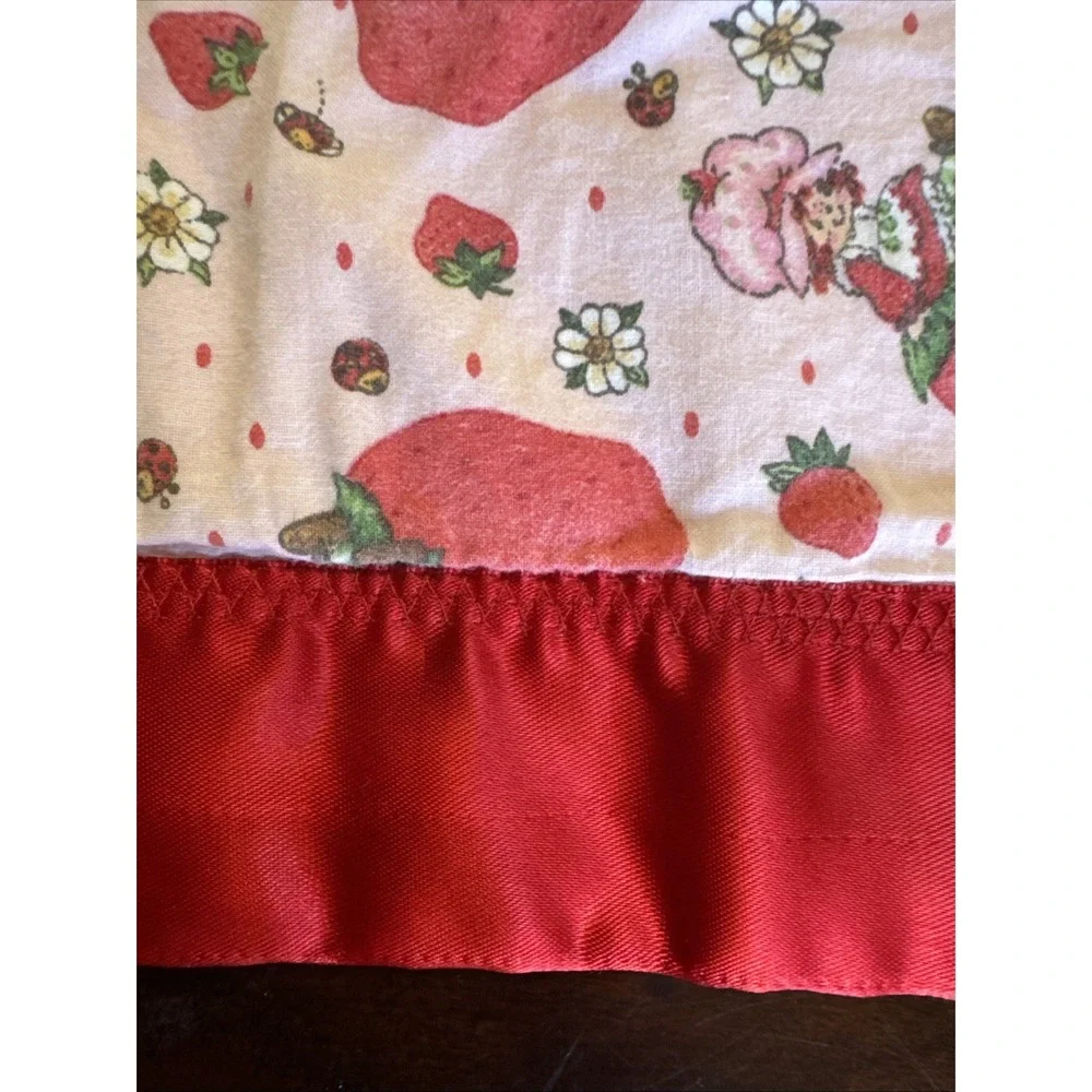 Vintage‎ 70s Strawberry Shortcake Flannel Blanket with Satin Trim Toddler Girls